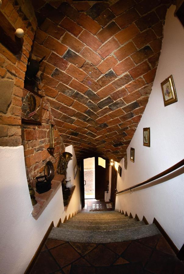 Holiday House Antica Dimora Soggiorni In Langa Centro Storico Ла Морра Экстерьер фото