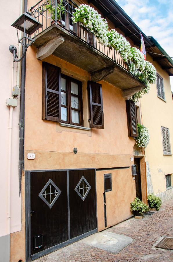 Holiday House Antica Dimora Soggiorni In Langa Centro Storico Ла Морра Экстерьер фото