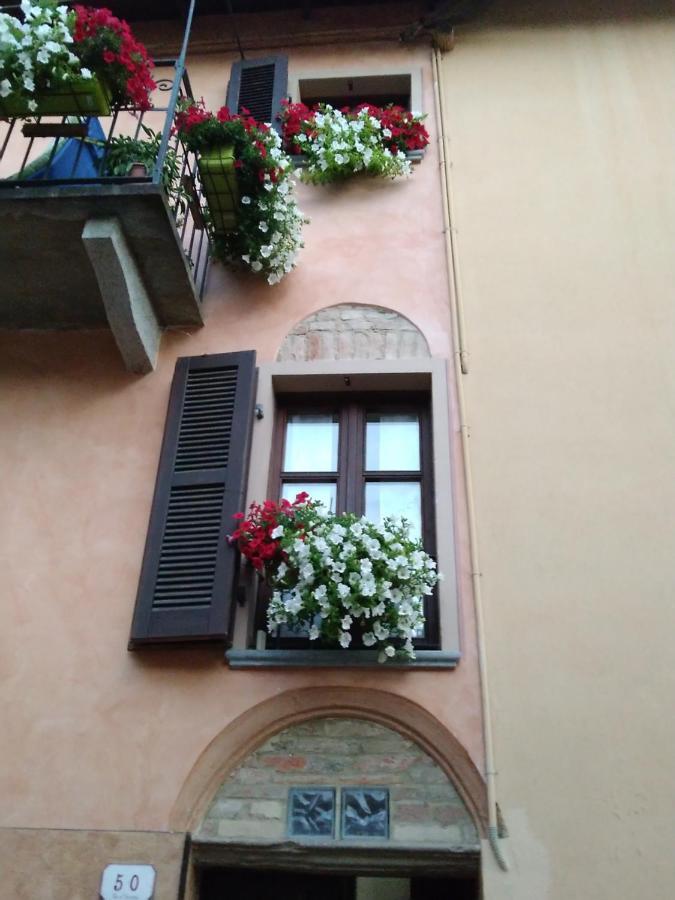 Holiday House Antica Dimora Soggiorni In Langa Centro Storico Ла Морра Экстерьер фото