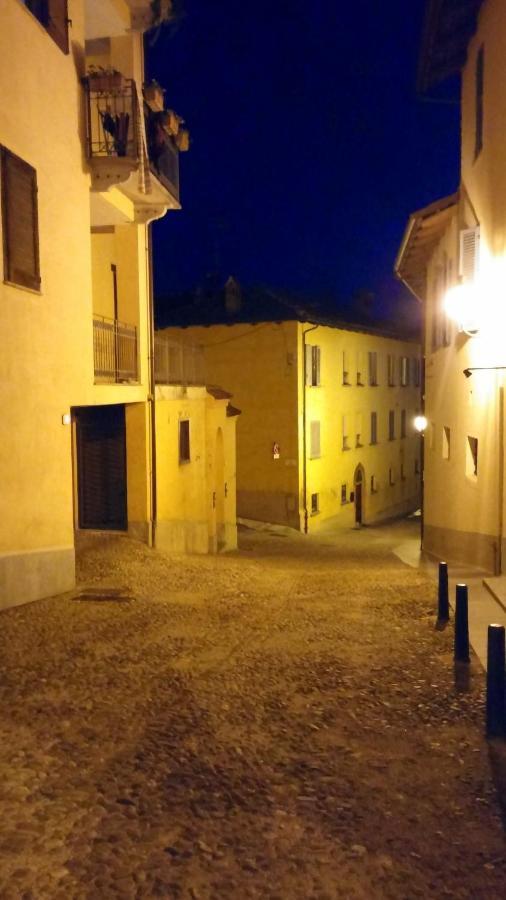 Holiday House Antica Dimora Soggiorni In Langa Centro Storico Ла Морра Экстерьер фото