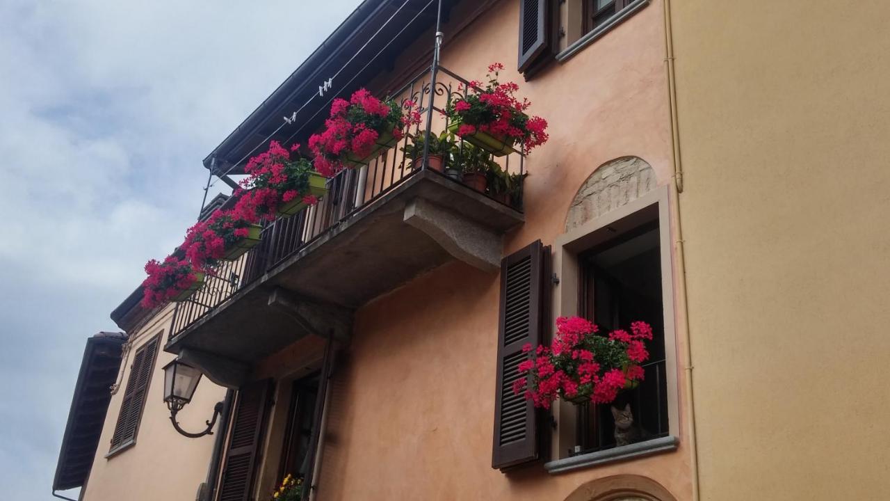 Holiday House Antica Dimora Soggiorni In Langa Centro Storico Ла Морра Экстерьер фото