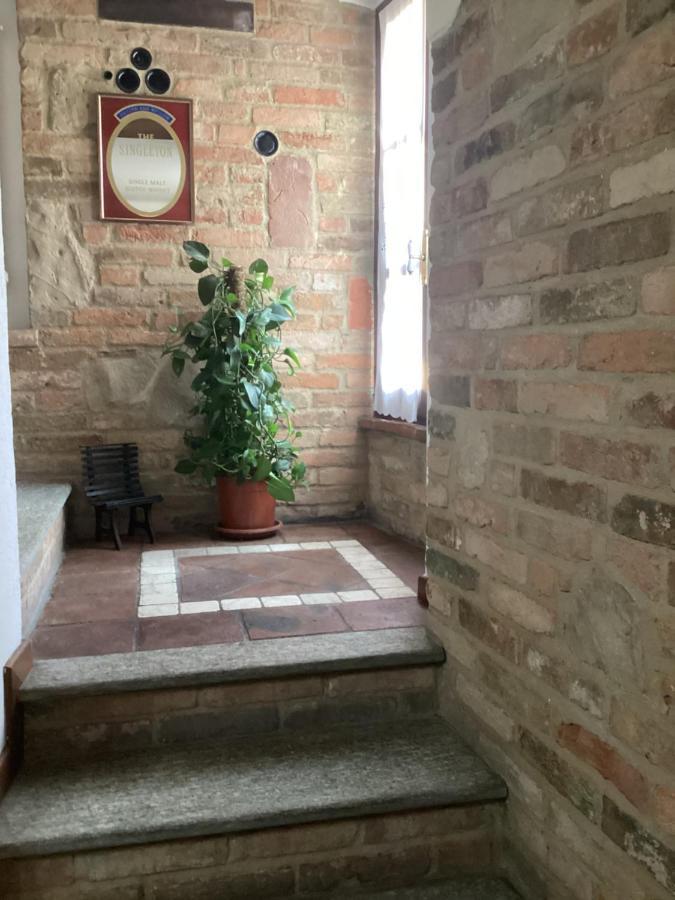 Holiday House Antica Dimora Soggiorni In Langa Centro Storico Ла Морра Экстерьер фото